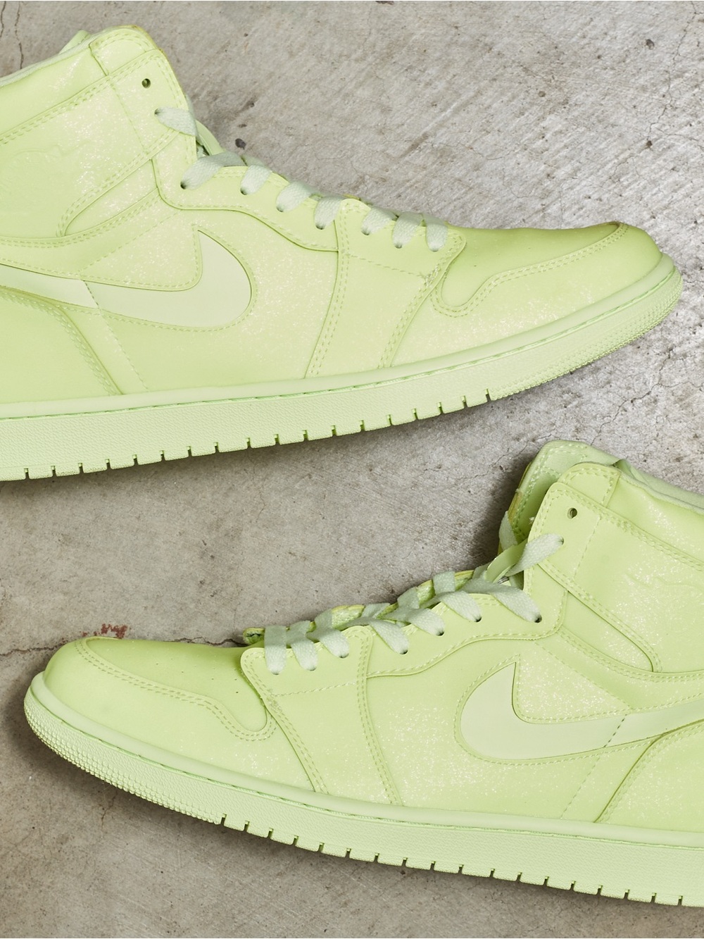 Nike Air Jordan 1 Retro High Premium ‘Barely Volt’